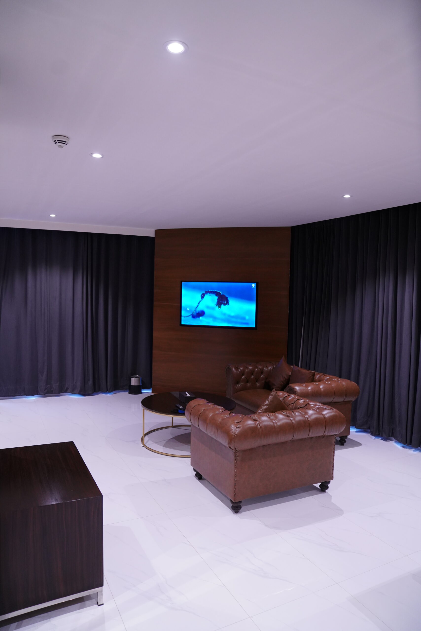 Executive Suite (4)